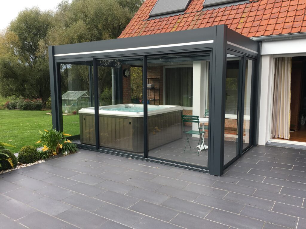 Quelle différence entre une pergola bioclimatique et une pergola classique ? 2 pergola normandie bio